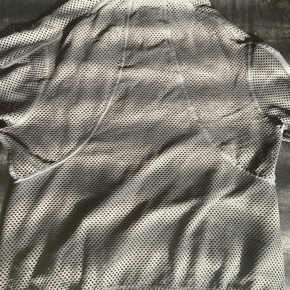 Lululemon Mesh on Mesh Jacket - Picture 12 of 15